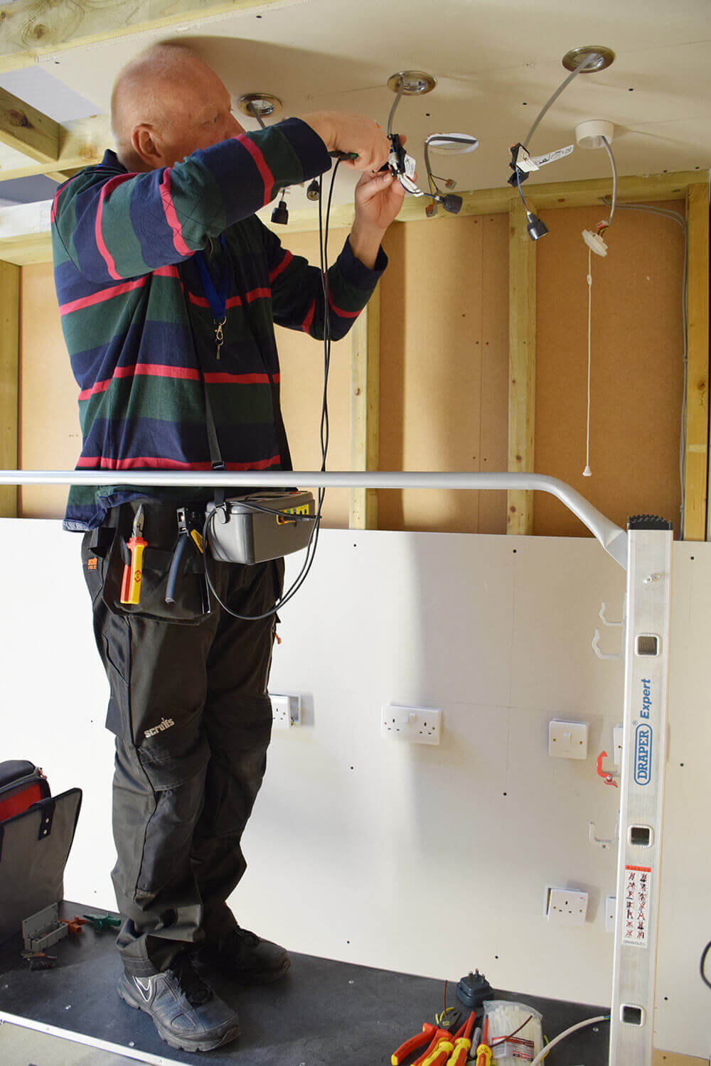 experience week - practical training with electrician courses 4u