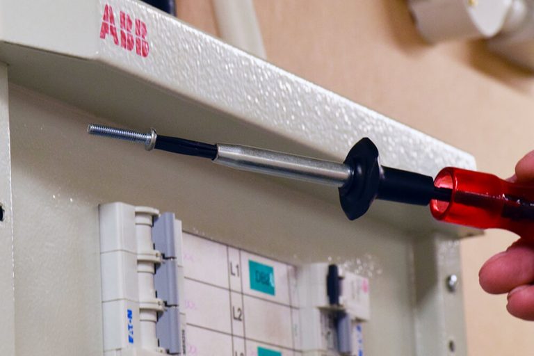 Klein Tools 3 Piece Slotted Screw Holding Screwdriver Set Expert Review