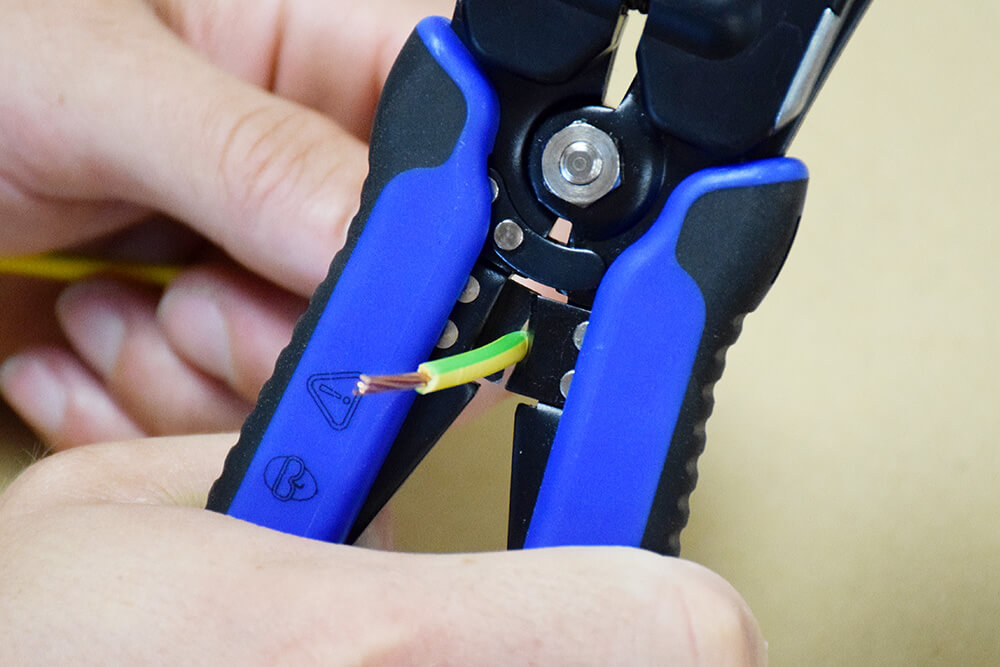 klein tools self adjusting wire stripper 