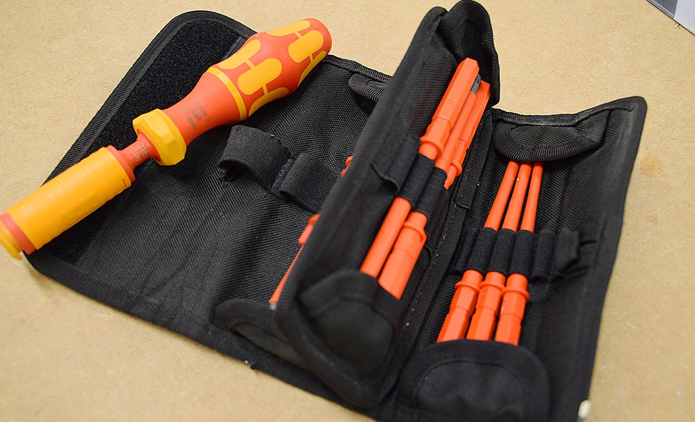 Torque screwdriver for online electrical work